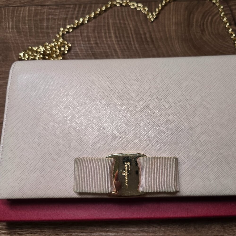 Ferragamo Wallet on Chain Light Pink
